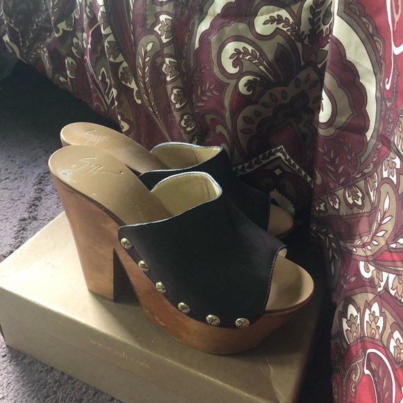 Authentic Giuseppe Zanotti Heels - Picture 1 of 6
